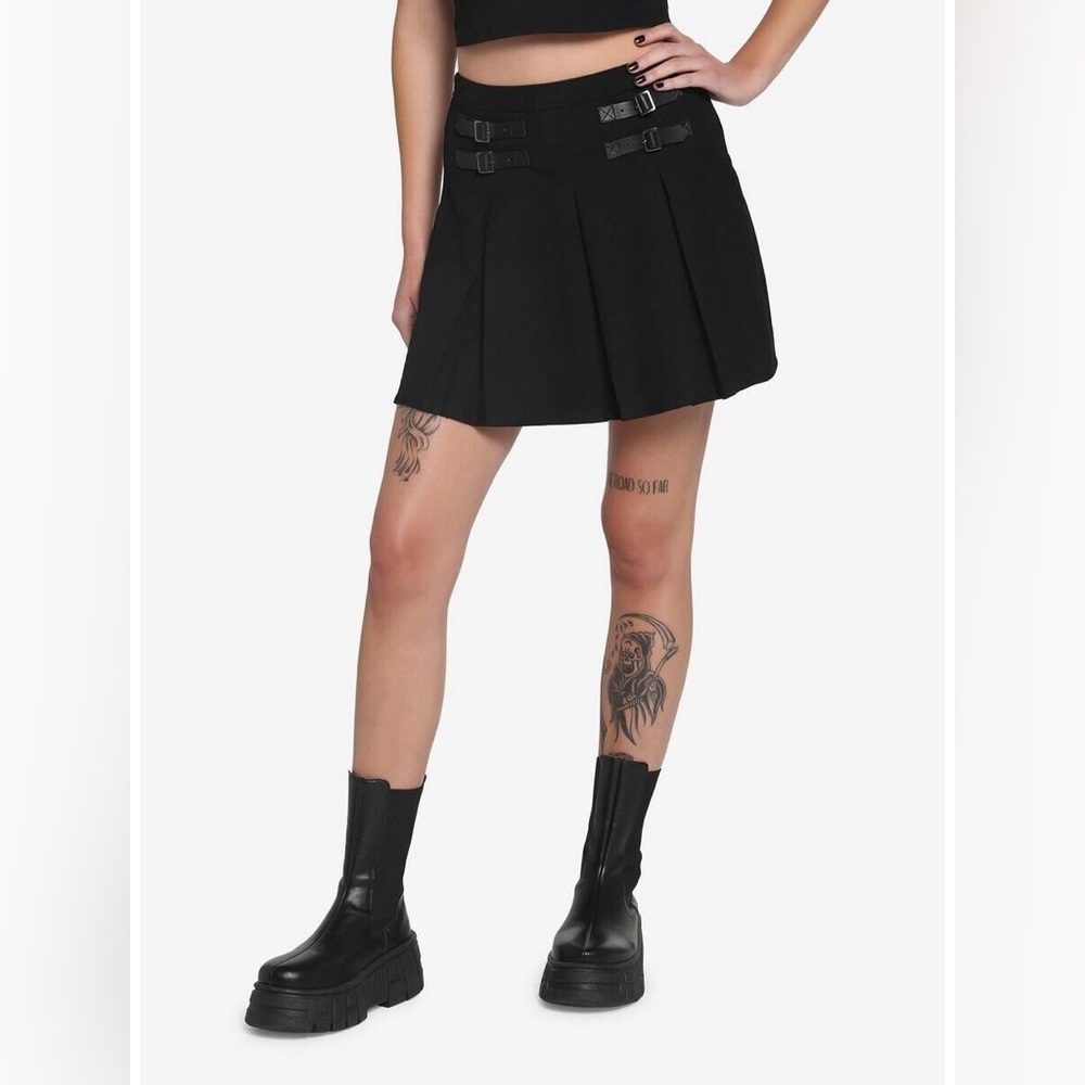 NWT Hot Topic Black Double Buckle Pleated Skirt Medium Cheer Schoolgirl Medium